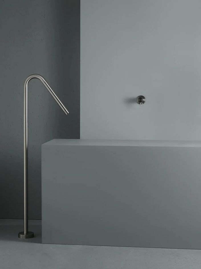 Напольный излив для умывальника Quadro design Complements BV021 AS ФОТО