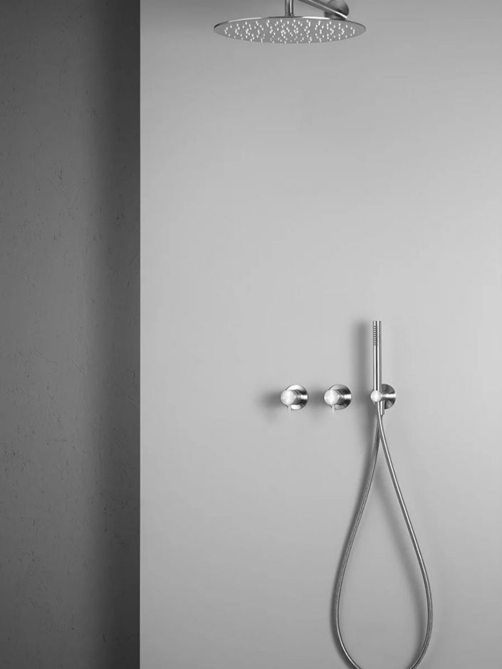 Смеситель для душа Quadro design Source 13 68.00 три отверстия ФОТО