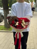 Букет с бордовыми и кремовыми розами #1527