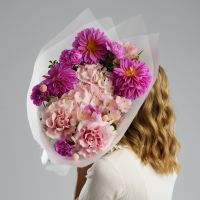 Букет с георгинами и горетнзией