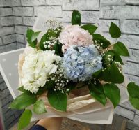 Монобукет из гортензий с зеленью