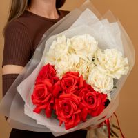 11 французских красных и белых роз