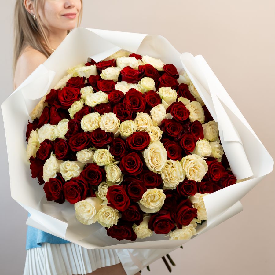101 красная и белая роза (60см)