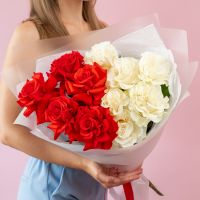 Красные и белые французские розы 11 шт