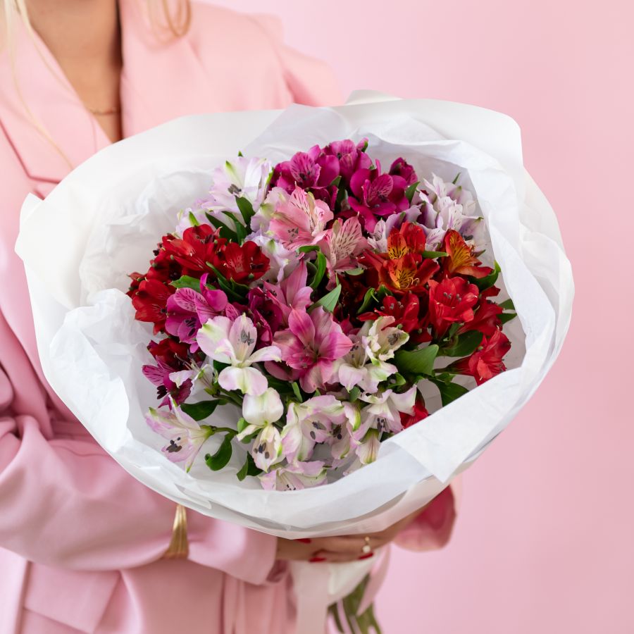 11 альстромерий в круглой упаковке