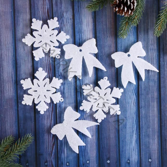 Ёлочные игрушки 6 шт. «Зимнее волшебство. Снежинки и бантики - мерцание» пластик, 7x6 см, белый