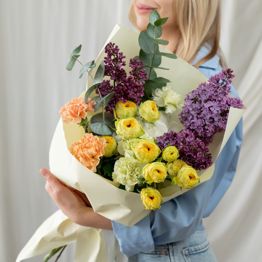 Сборный букет с сиренью