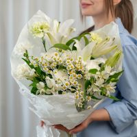 Сборный букет с лилией