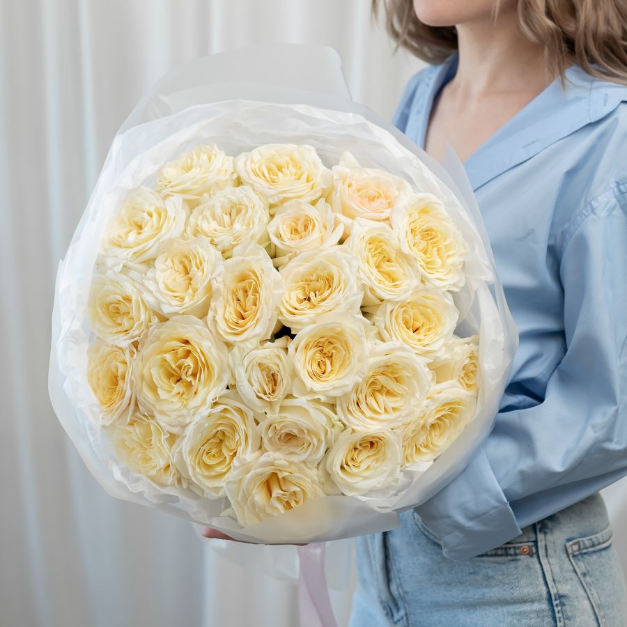 25 кремовых роз (сорт Кендл Лайт)