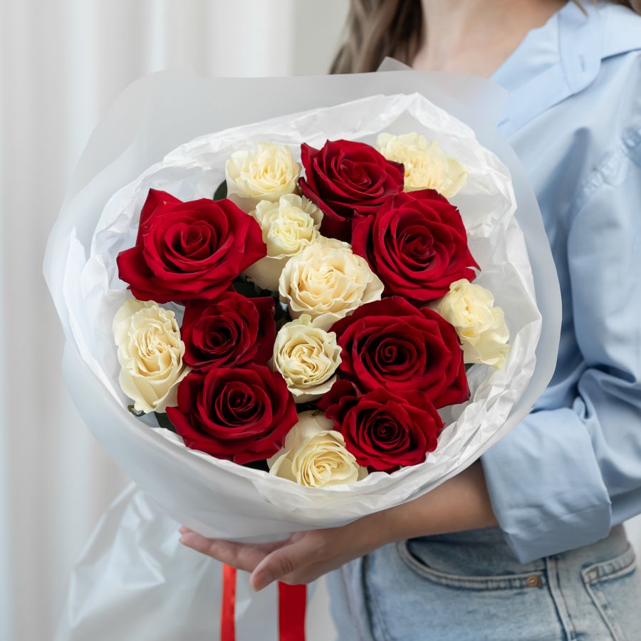 15 красно-белых роз (сорт Эквадор 60 см)
