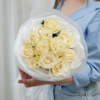 11 белых роз Эквадор (сорт Мондиаль)