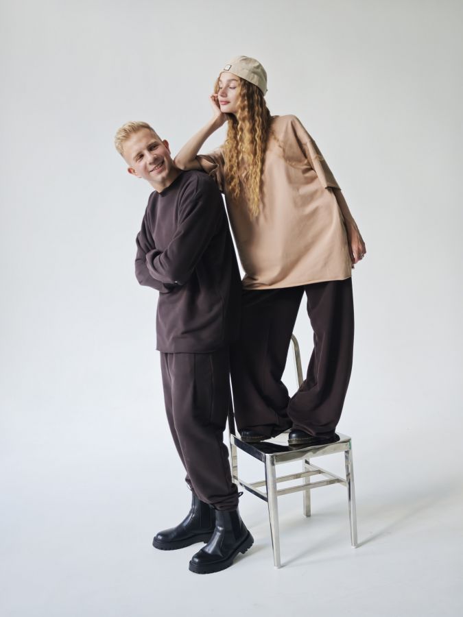 Брюки с защипами шоколад