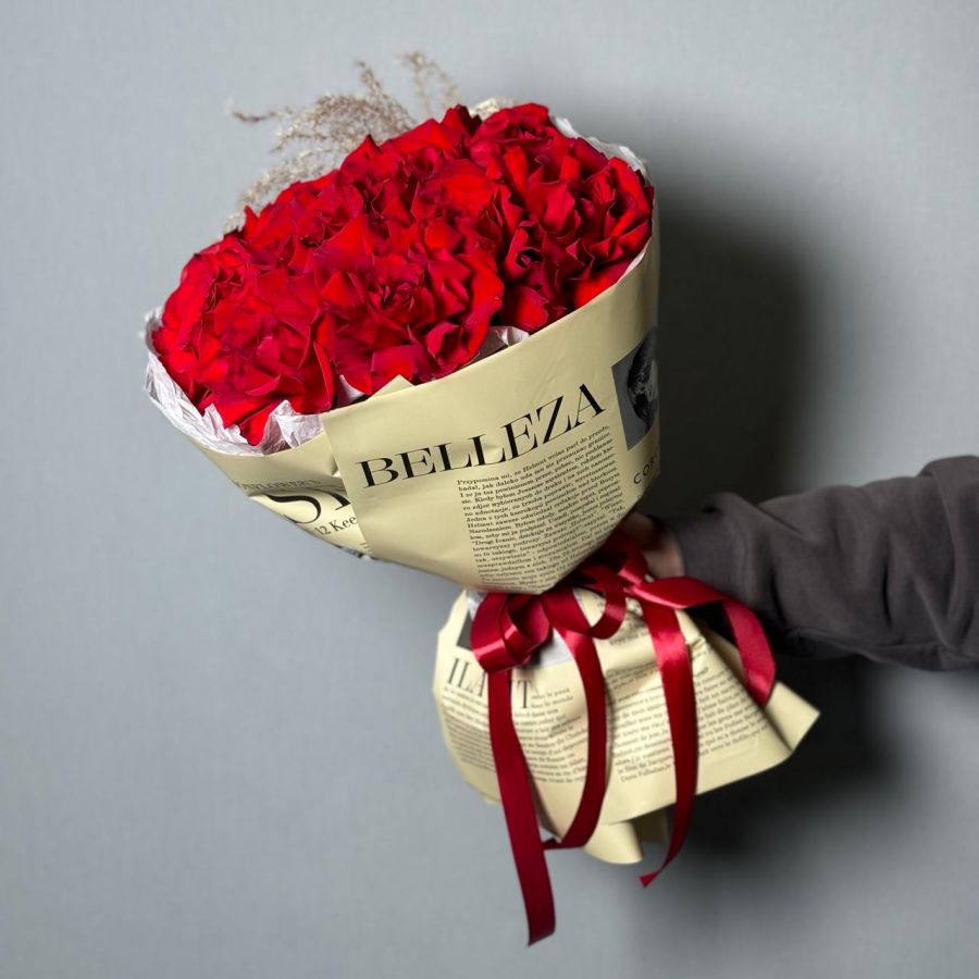 11 красных французских роз