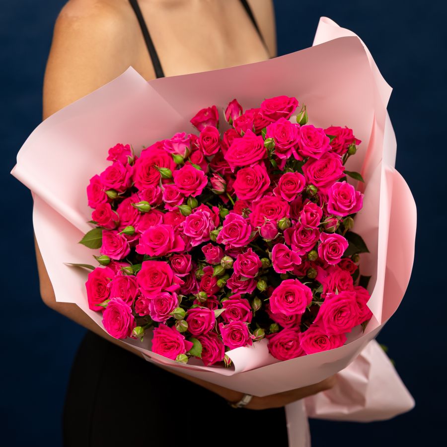 Букет из 15 кустовых розовых роз