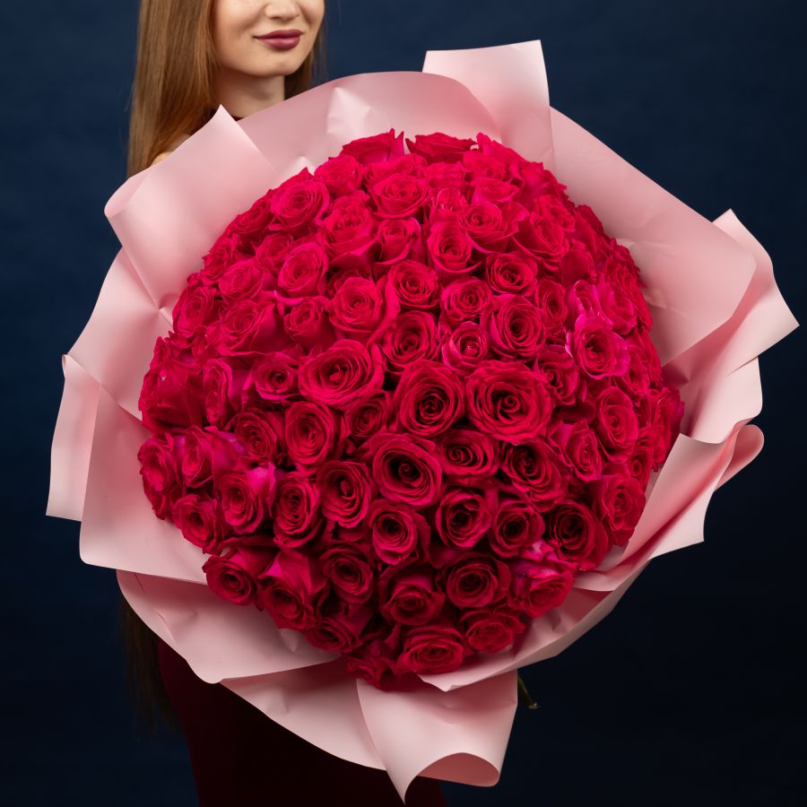 101 розовая роза в упаковке 60см