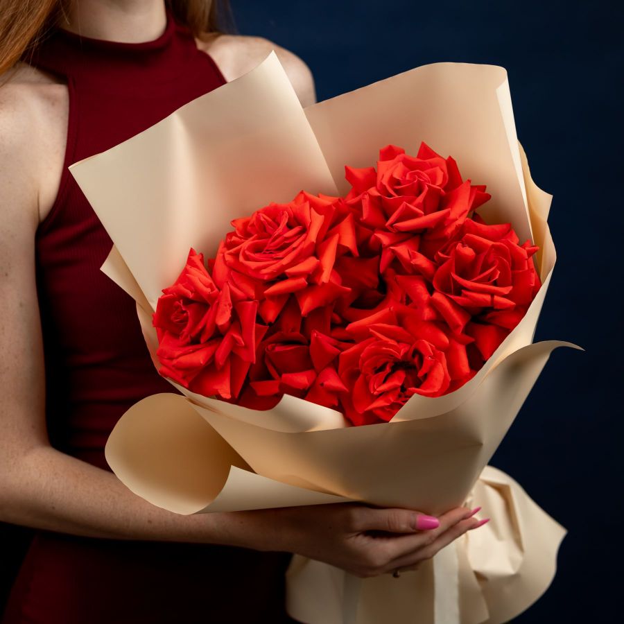 Алая французская роза от 5 шт