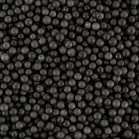 Черные крупные пенопластовые шарики