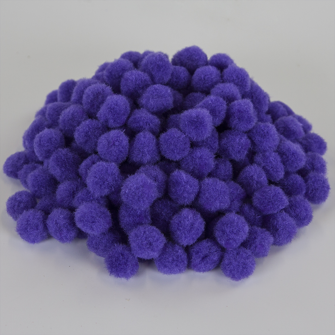 Помпоны фиолетовые крупные