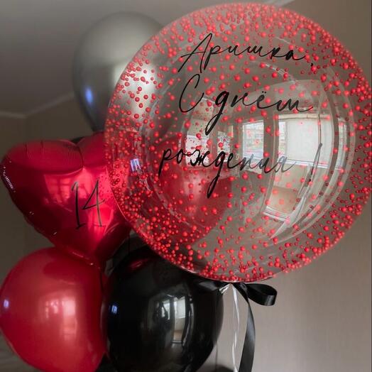 Красный сет с сердцем и баблсом из шаров с гелием