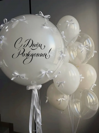Бело-песочный сет с бантиками из шаров с гелием