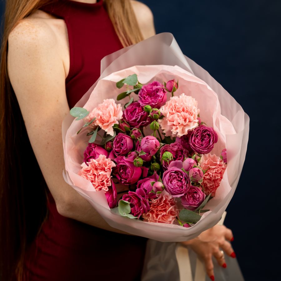 Сборный букет с кустовыми розами