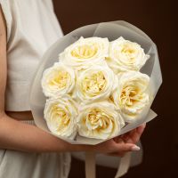 7 пионовидных роз (сорт Кендл Лайт)