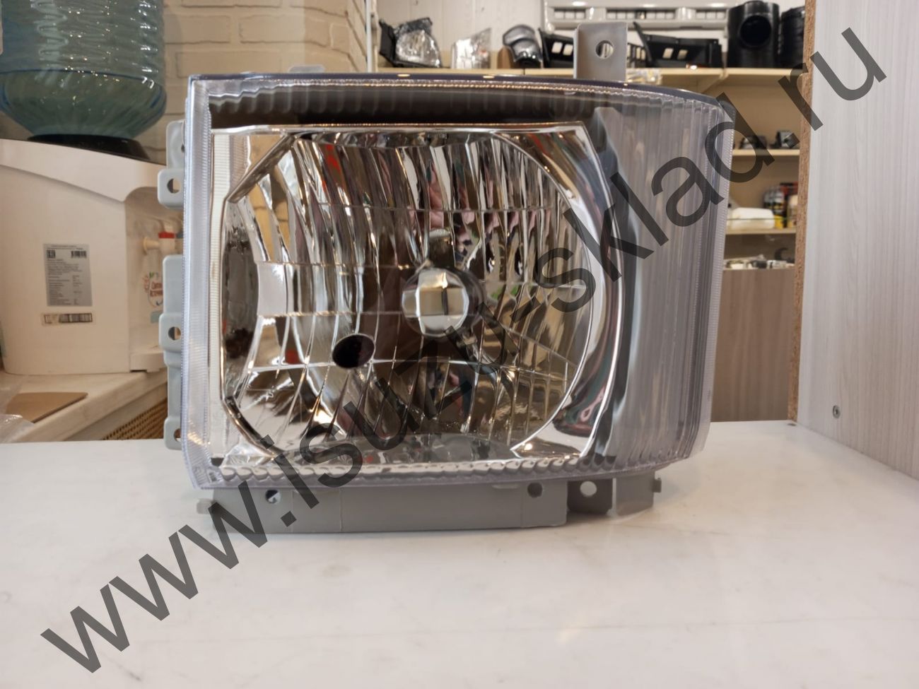 Фара левая nqr90/nmr85/npr75/nlr85/cyz51/cyz52/fvr34/fsr90 с э/корректором
