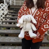 Игрушка Зайчик вязаный бежевый в шарфике, 24 см