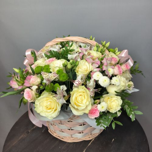 Корзина цветов «Нежная пастель»