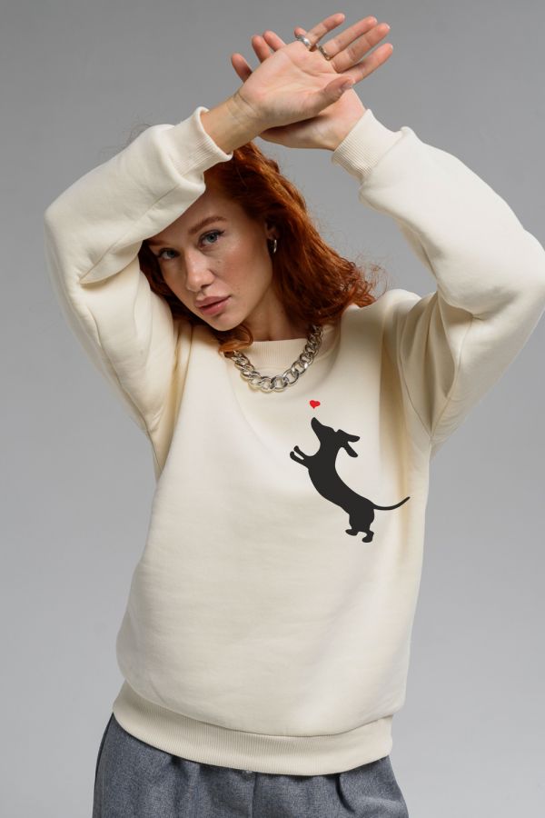 8576 женский свитшот оверсайз [молочный+собачка с сердцем]