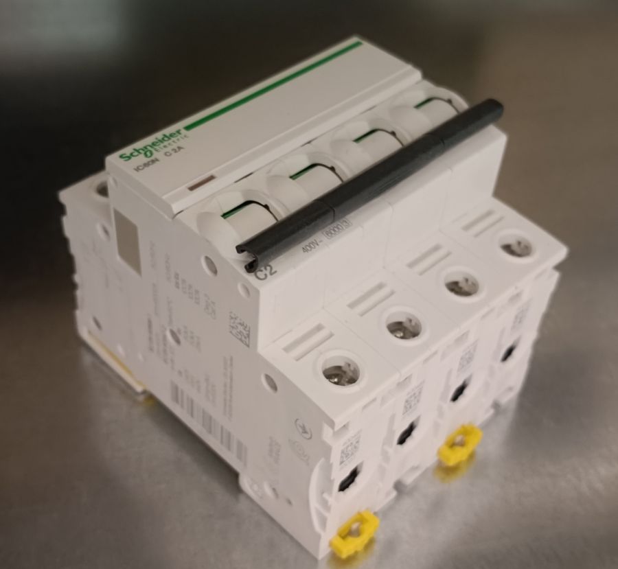 iC60N 4P 2A Автоматический выключатель 4-полюсный, 2А, 6кА (хар-ка C) Schneider Electric, A9F74402