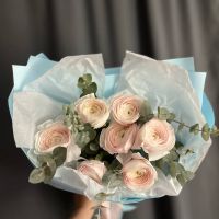 Букет из ранункулюсов