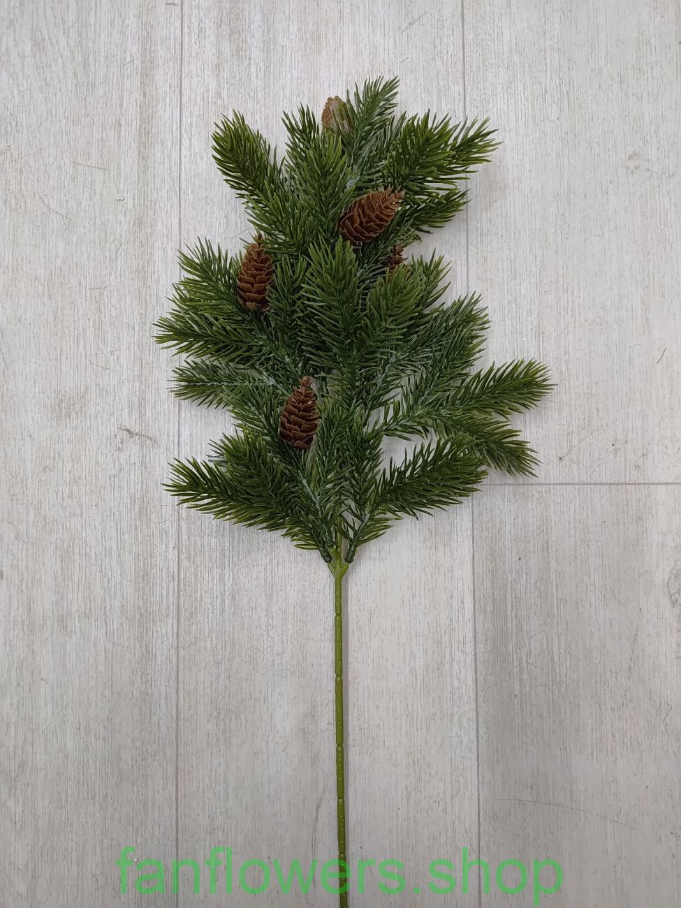 Ветка ели с шишками 40 шт