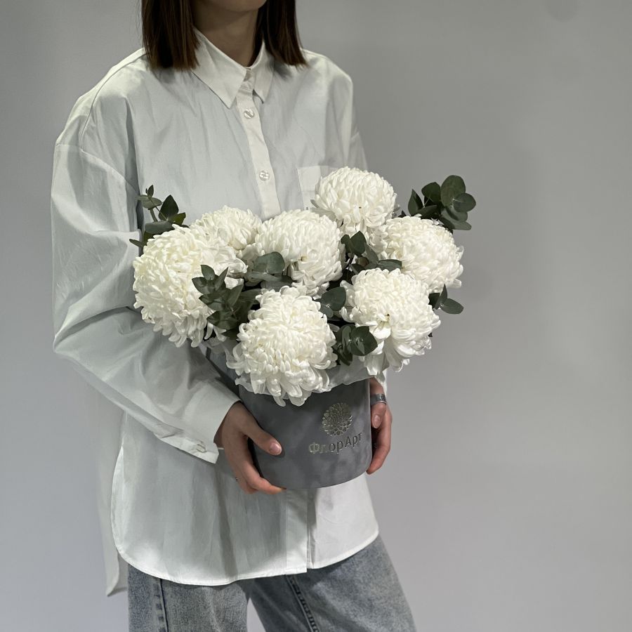 Коробка из белых осенних хризантем #9653