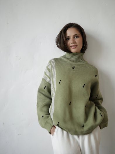 Свитер зеленый с воротником "Ноты"