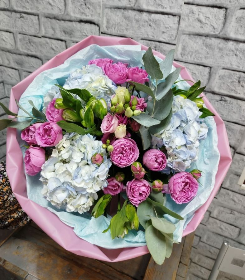 Сочный букет с гортензией