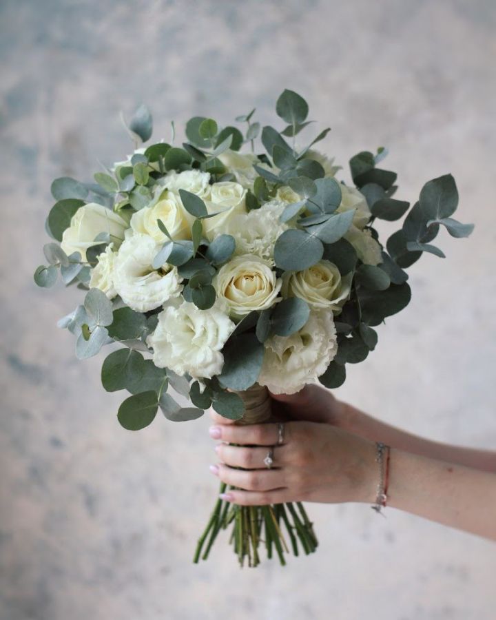 Букет Невесты из Эустомы и Белых Роз
