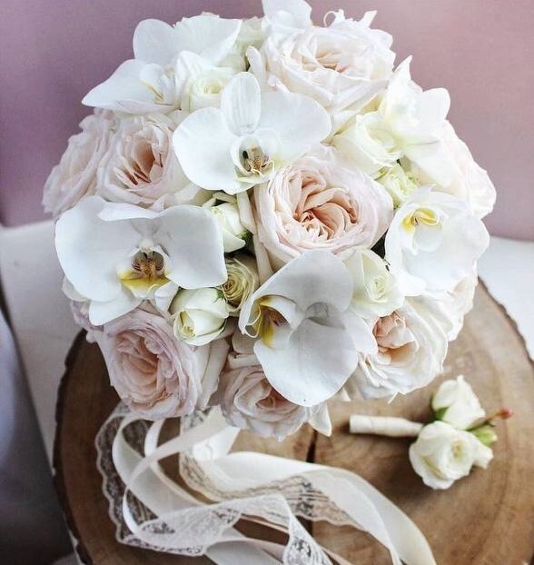 Букет Невесты из пионовидных роз и орхидей