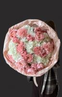 Букет с пионовидными кустовыми розами, гортензией и диантусами "Вивьен"