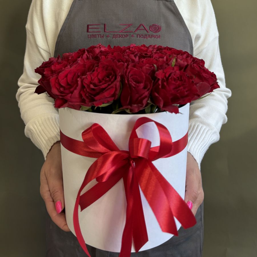 Розы в шляпной коробке