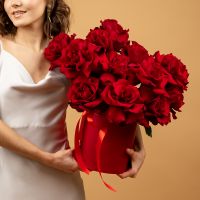 15 французских роз в шляпной коробке (сорт Эксплорер)