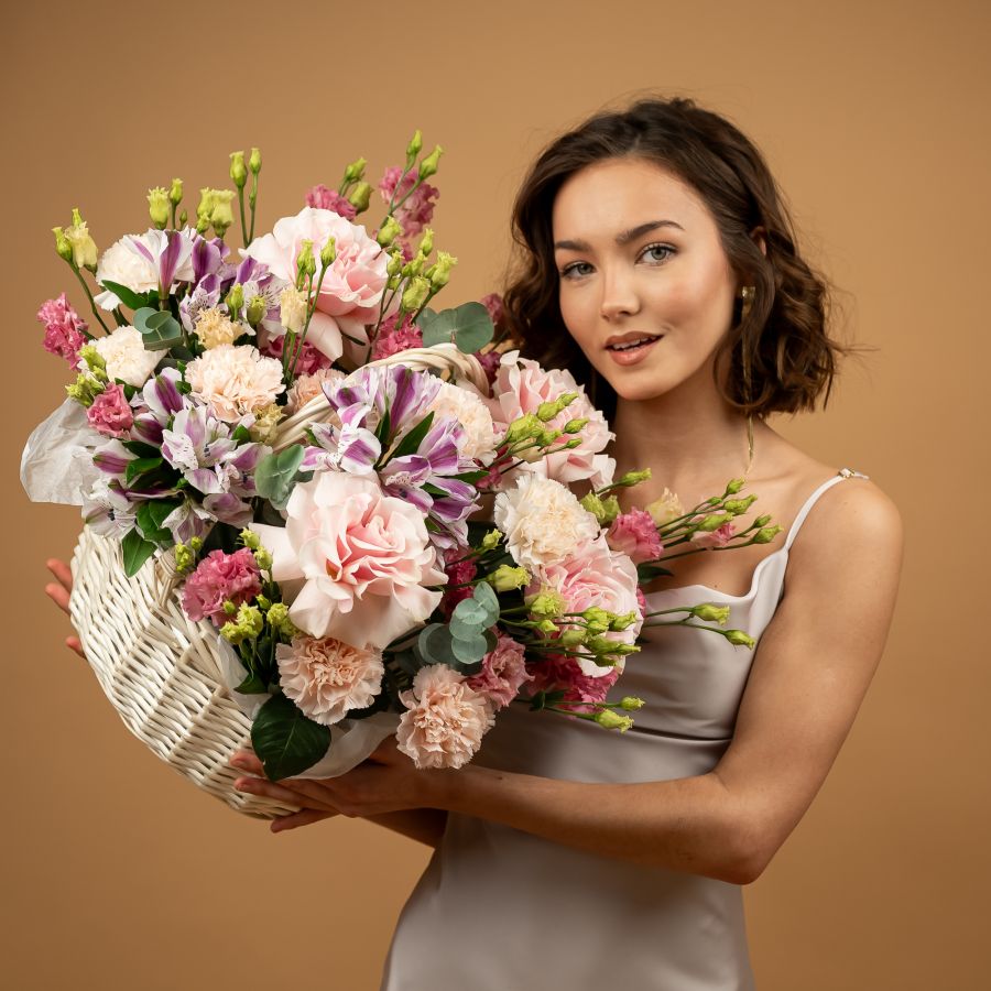 Корзина с цветами М