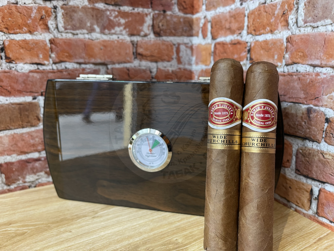 Подарочный набор из Кубинских сигар Romeo Y Julieta Wide Churchills в хьюмидоре Lubinski