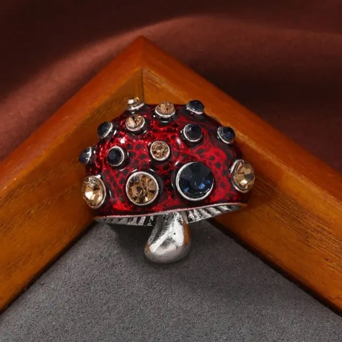 Брошь ГРИБ металл с цветными стразами и эмалью 32 х 30 мм серебро Разные цвета эмали (BB022350)