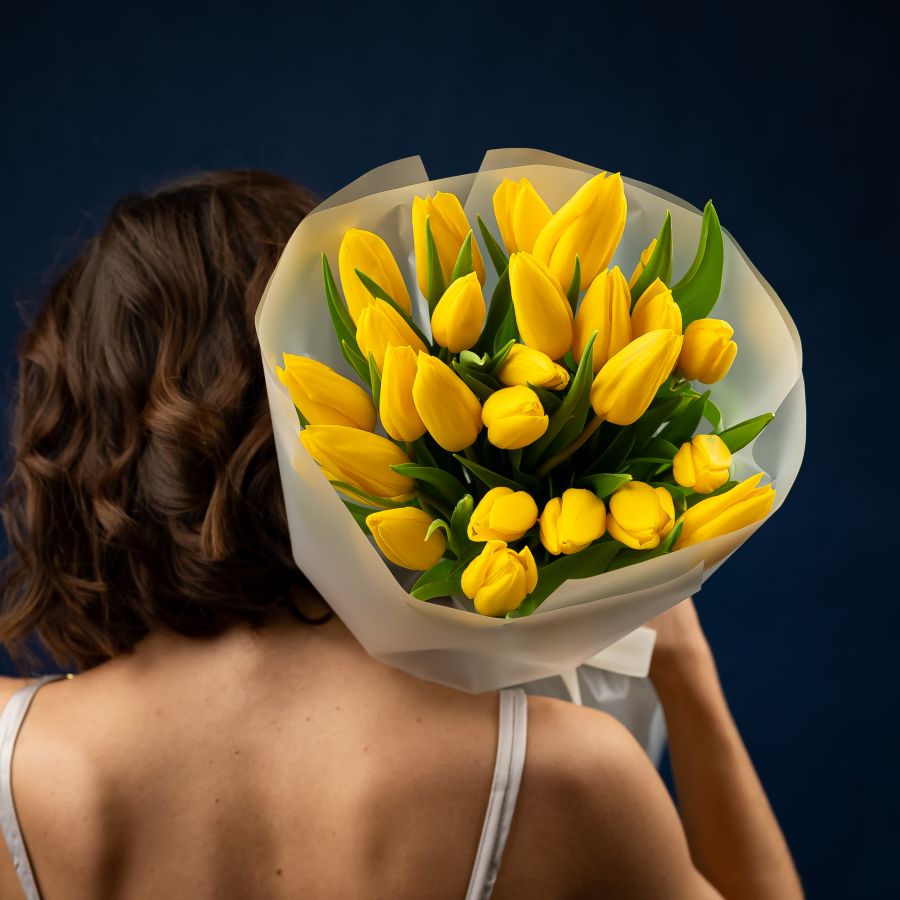 25 желтых тюльпанов