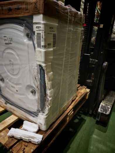 Smeg WM3T84RU4 (уценка)