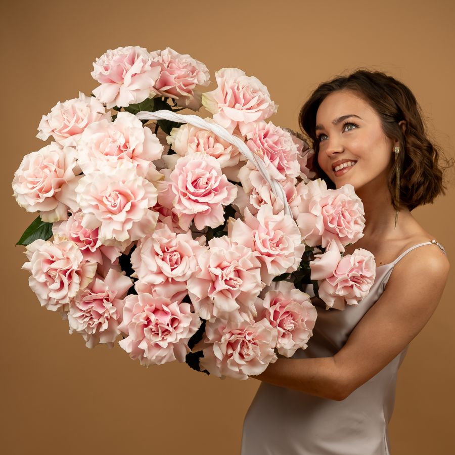 25 Французских роз (Пинк Мондиаль) в корзине размер L (40/37)