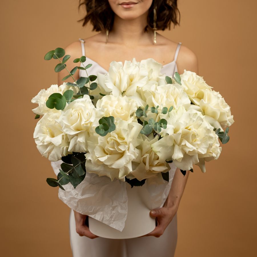 15 французских роз в шляпной коробке (сорт Мондиаль)