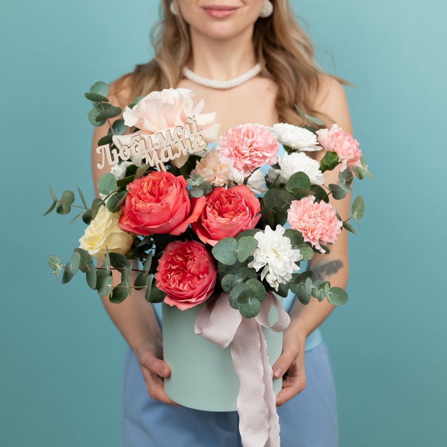 Шляпная коробочка с пионовидными розами маме