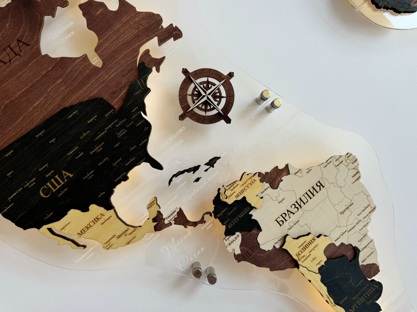 Цвет "Мюнхен", Многоуровневая карта мира из дерева